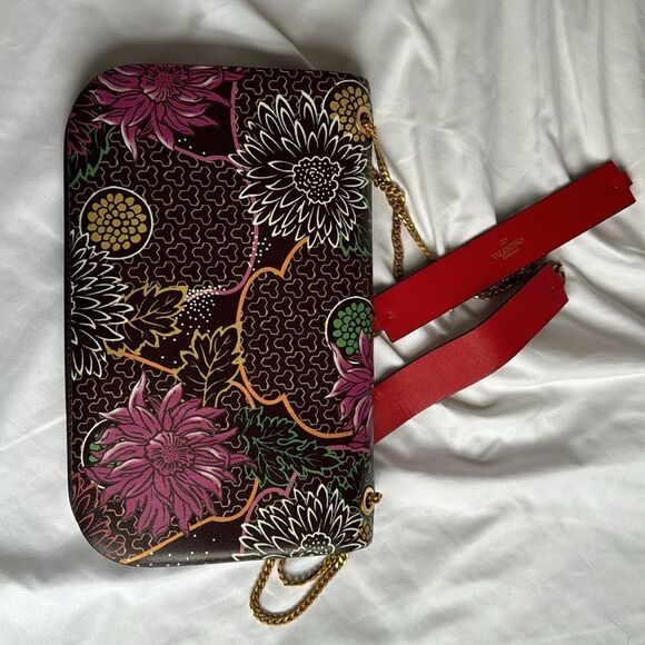 VALENTINO GARAVANI Authentic Flower Shoulder Bag with Snakeskin Logo - Picture 6 of 9